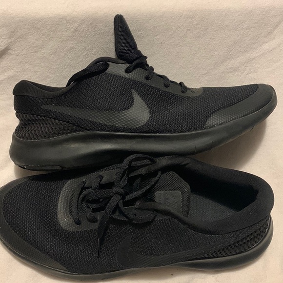 Nike Shoes - All black NIKE size 9